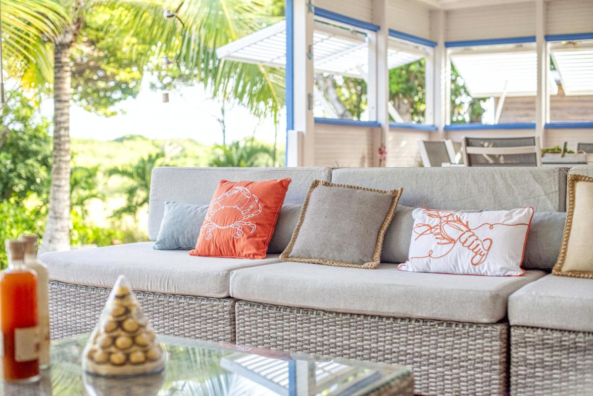 Location villa piscine accès et vue mer Le Moule Guadeloupe_salon exterieur