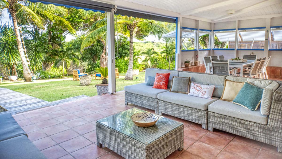 Location villa piscine accès et vue mer Le Moule Guadeloupe_salon exterieur