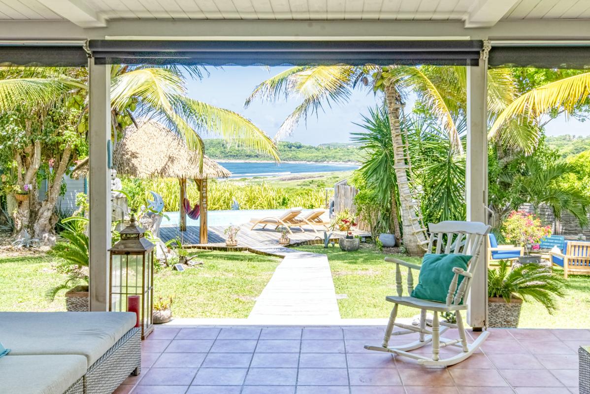 Location villa piscine accès et vue mer Le Moule Guadeloupe_terrasse