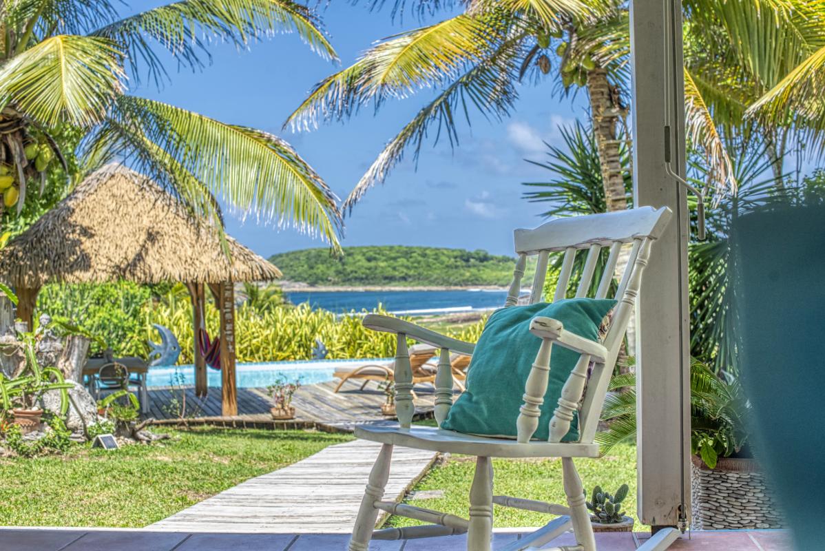 Location villa piscine accès et vue mer Le Moule Guadeloupe_terrasse