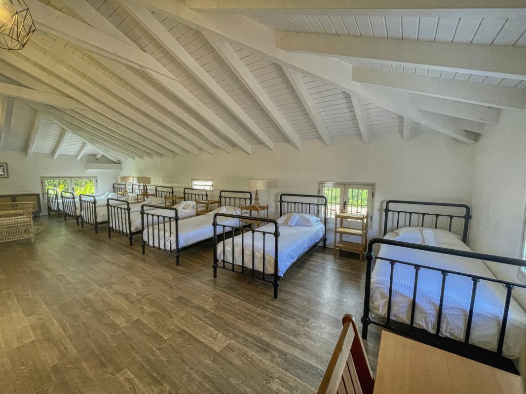Villa Petit Bourg avec piscine - dortoir 