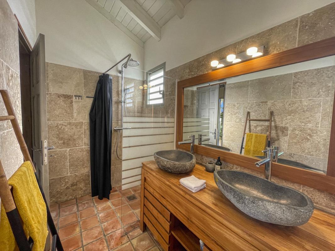 Villa Petit Bourg 16 personnes - salle de douche com 
