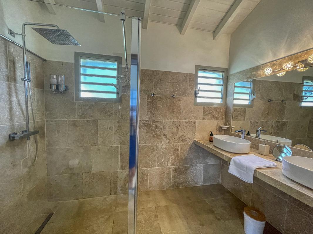 Villa Petit Bourg 16 personnes - salle de douche 