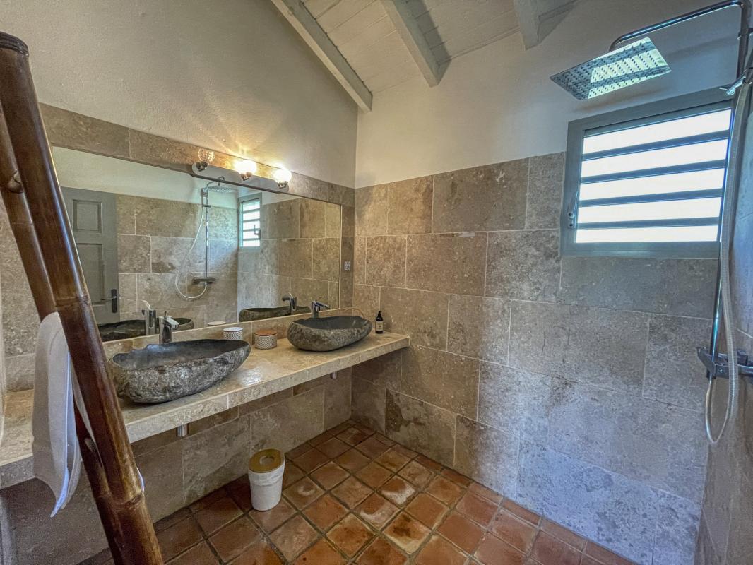 Villa Petit Bourg 16 personnes - salle de douche 