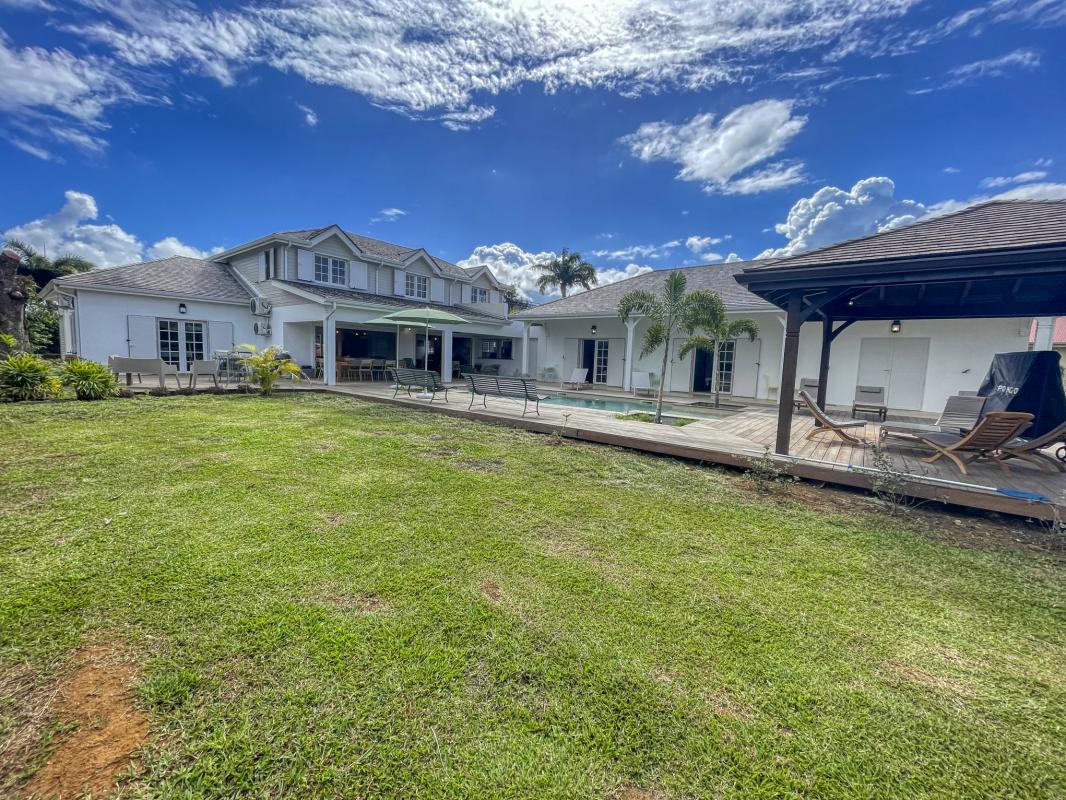 A louer villa 15 personnes Petit Bourg Guadeloupe - piscine