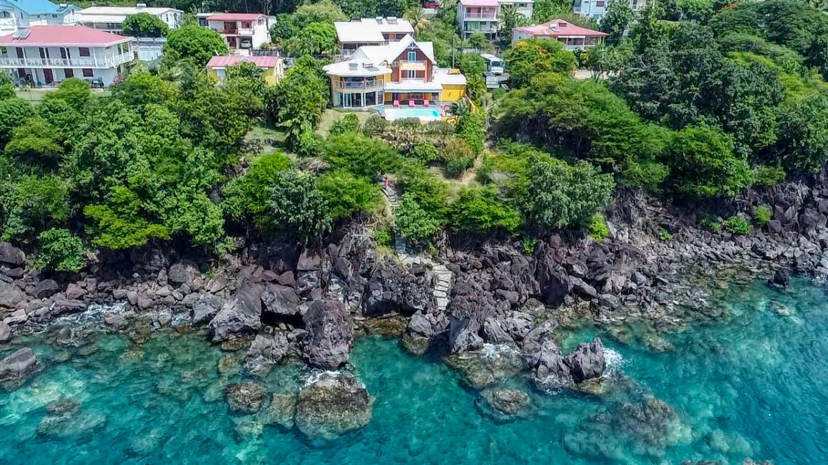 Location de villa 5 chambres 10 personnes avec piscine vue mer et accés mer à Pointe Noire en Guadeloupe