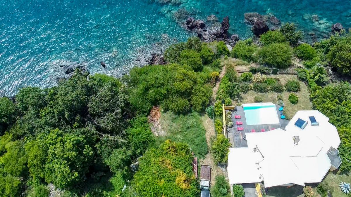 Location de villa 5 chambres 10 personnes avec piscine vue mer et accés mer à Pointe Noire en Guadeloupe