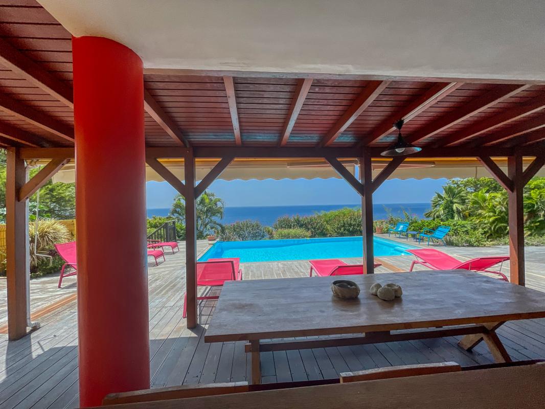 Location de villa 5 chambres 10 personnes avec piscine vue mer et accés mer à Pointe Noire en Guadeloupe