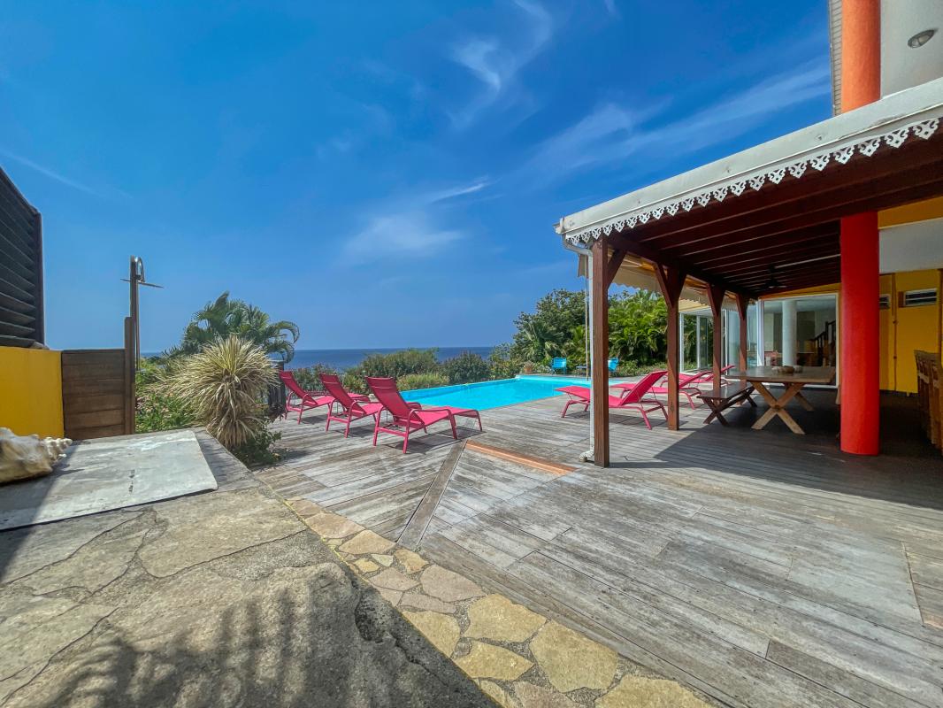 Location de villa 5 chambres 10 personnes avec piscine vue mer et accés mer à Pointe Noire en Guadeloupe