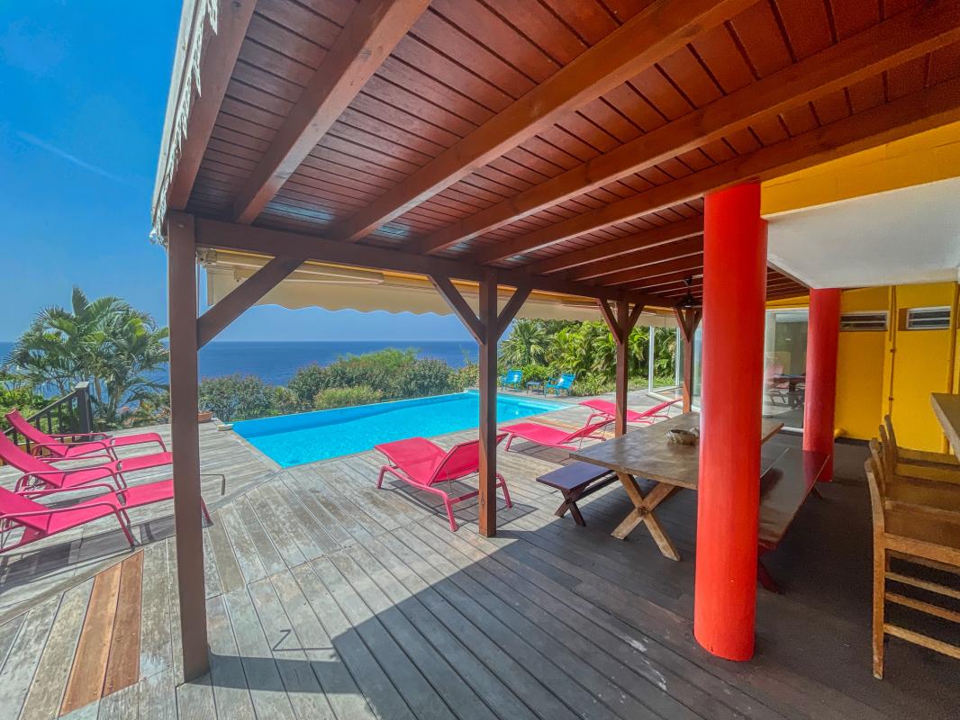 Location de villa 5 chambres 10 personnes avec piscine vue mer et accés mer à Pointe Noire en Guadeloupe