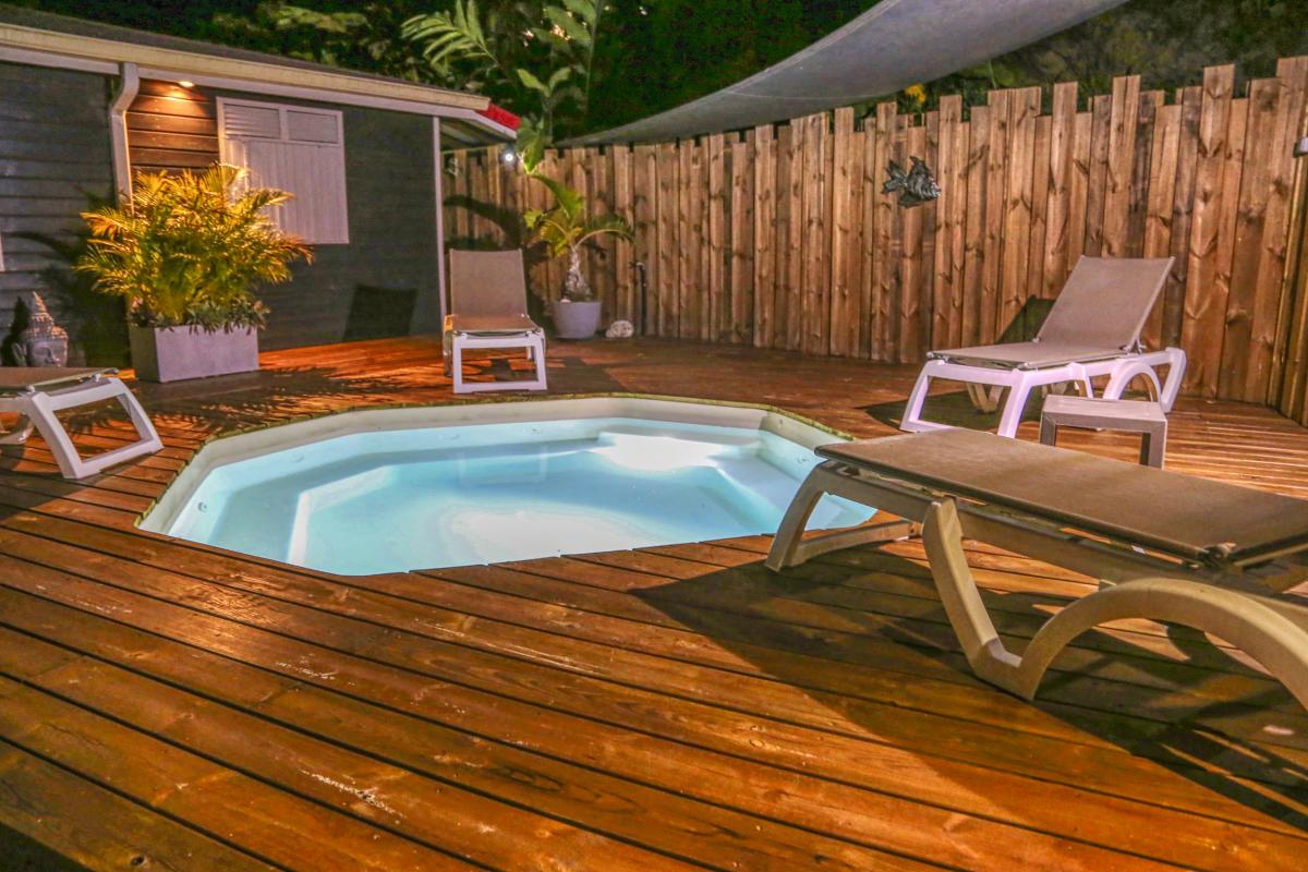 A louer villa 2 chambres Pointe Noire Guadeloupe_ Piscine Nuit
