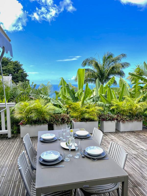 Location Villa Pointe Noire Guadeloupe-table a manger