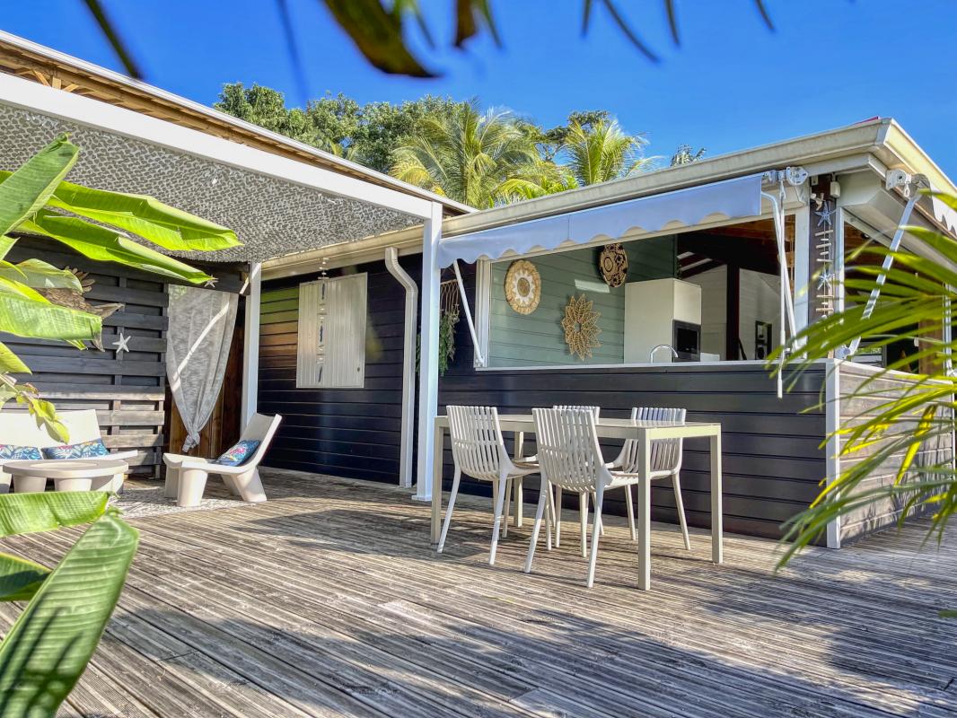 Location Villa Pointe Noire Guadeloupe -table à manger