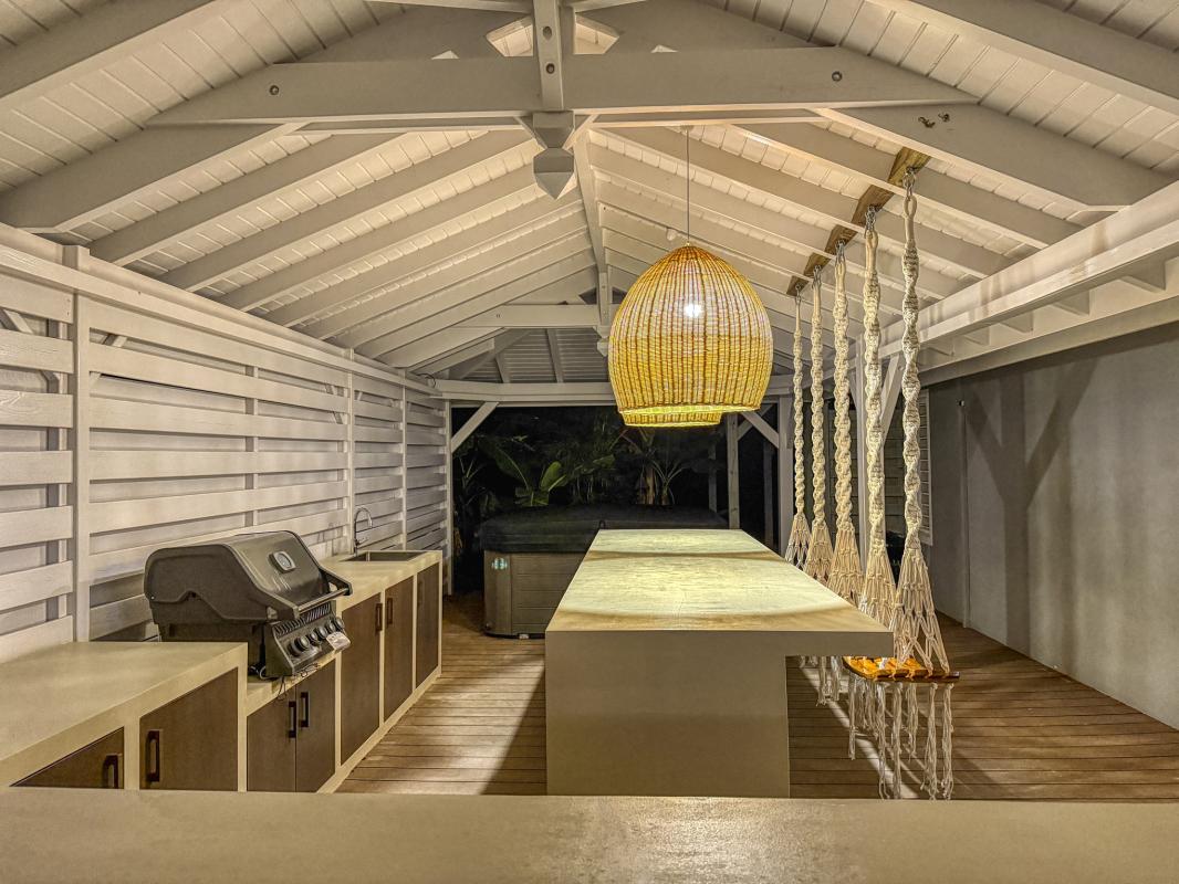 Villa luxe Sainte Anne Guadeloupe piscine vue mer pour 10 personnes