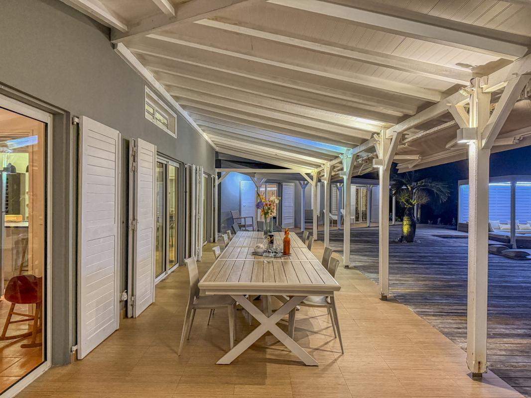 Villa luxe Sainte Anne Guadeloupe piscine vue mer pour 10 personnes