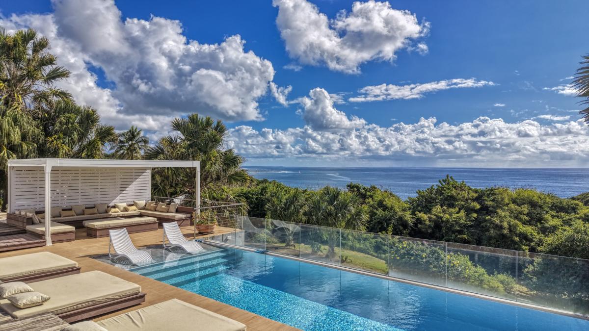 Villa luxe Sainte Anne Guadeloupe piscine vue mer pour 10 personnes