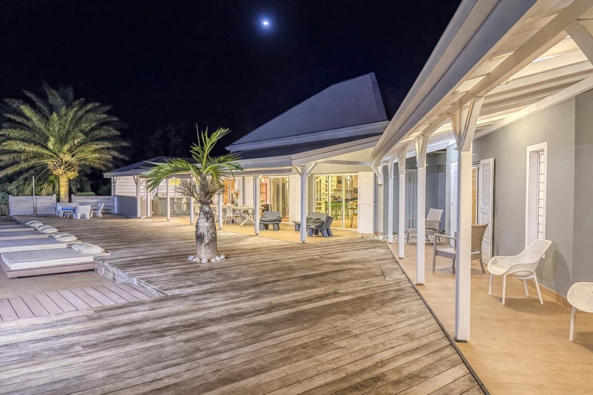 Villa luxe Sainte Anne Guadeloupe piscine vue mer pour 10 personnes