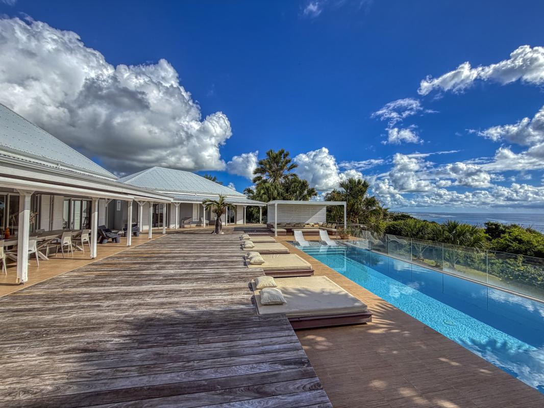Villa luxe Sainte Anne Guadeloupe piscine vue mer pour 10 personnes
