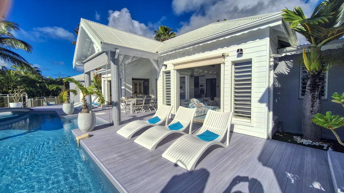 Location villa sainte anne guadeloupe 6 chambres 12 personnes avec piscine et vue mer