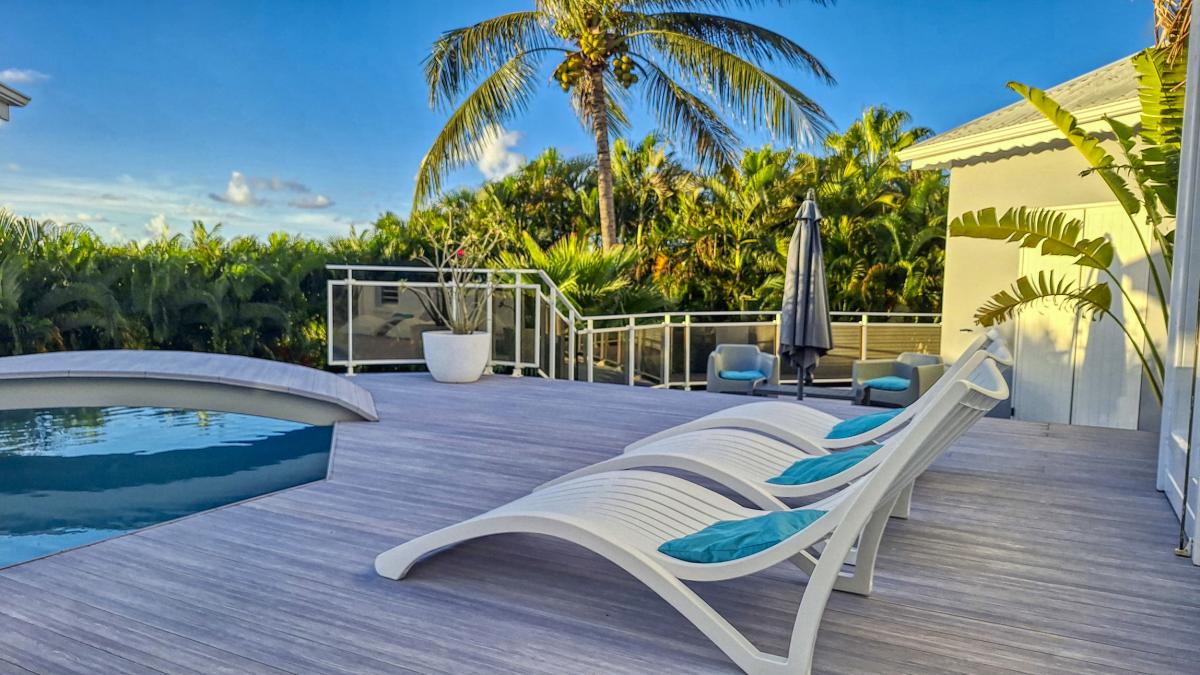Location villa sainte anne guadeloupe 6 chambres 12 personnes avec piscine et vue mer