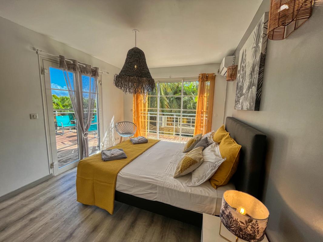 Location villa sainte anne guadeloupe 6 chambres 12 personnes avec piscine et vue mer