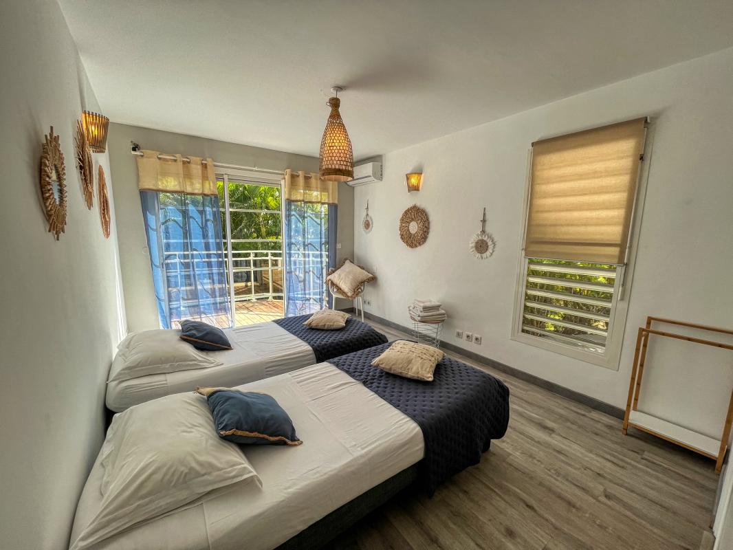 Location villa sainte anne guadeloupe 6 chambres 12 personnes avec piscine et vue mer