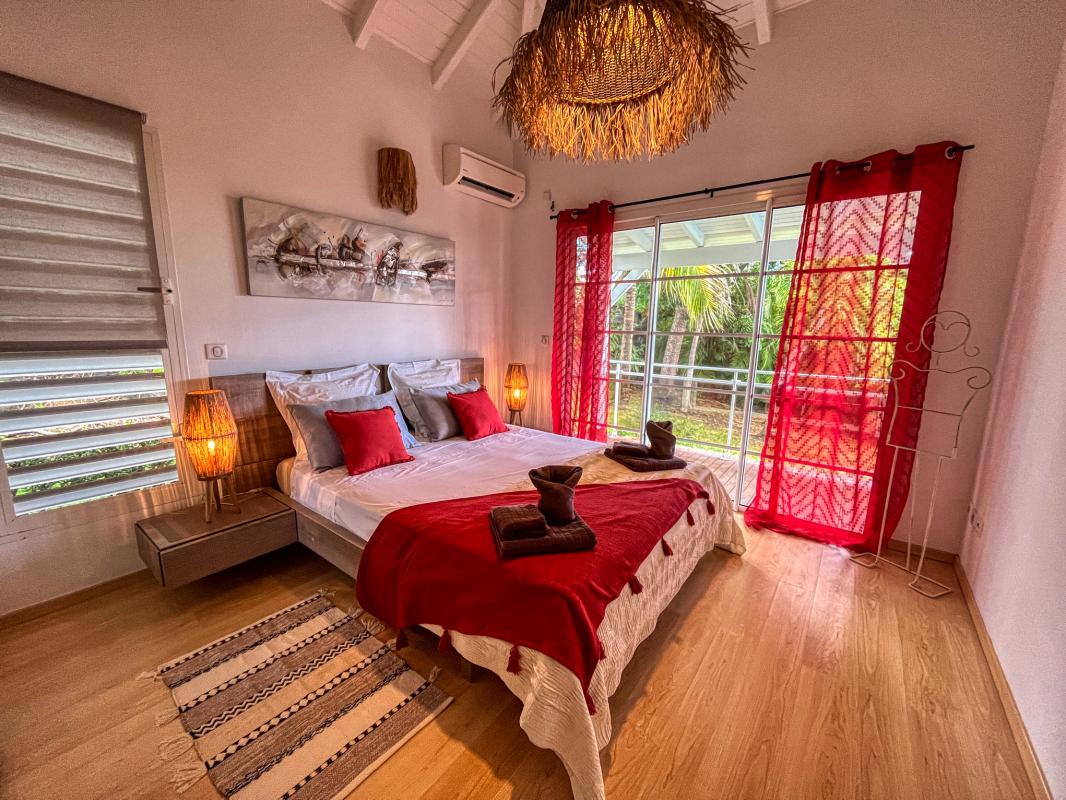 Rent a luxury villa with pool - bathroom