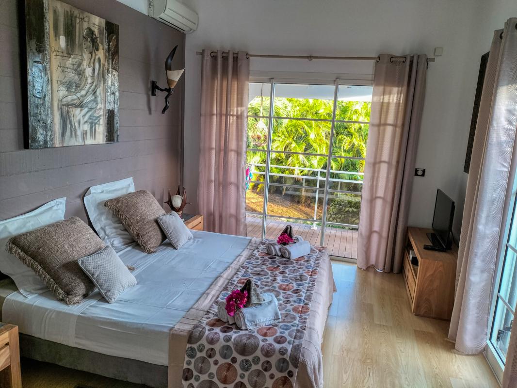 Location villa sainte anne guadeloupe 6 chambres 12 personnes avec piscine et vue mer