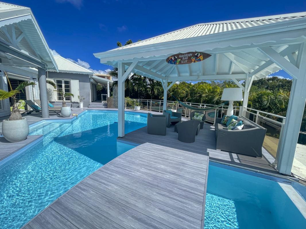 Location villa sainte anne guadeloupe 6 chambres 12 personnes avec piscine et vue mer