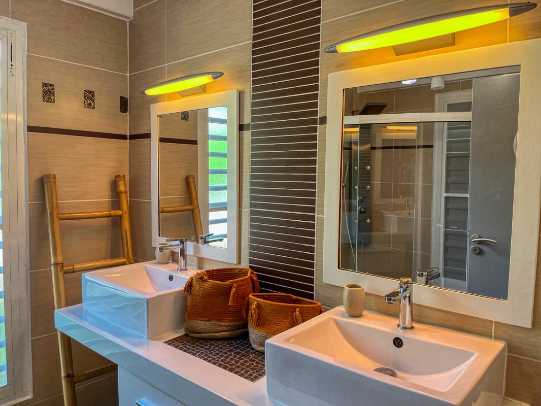 Rent a luxury villa with pool - overview