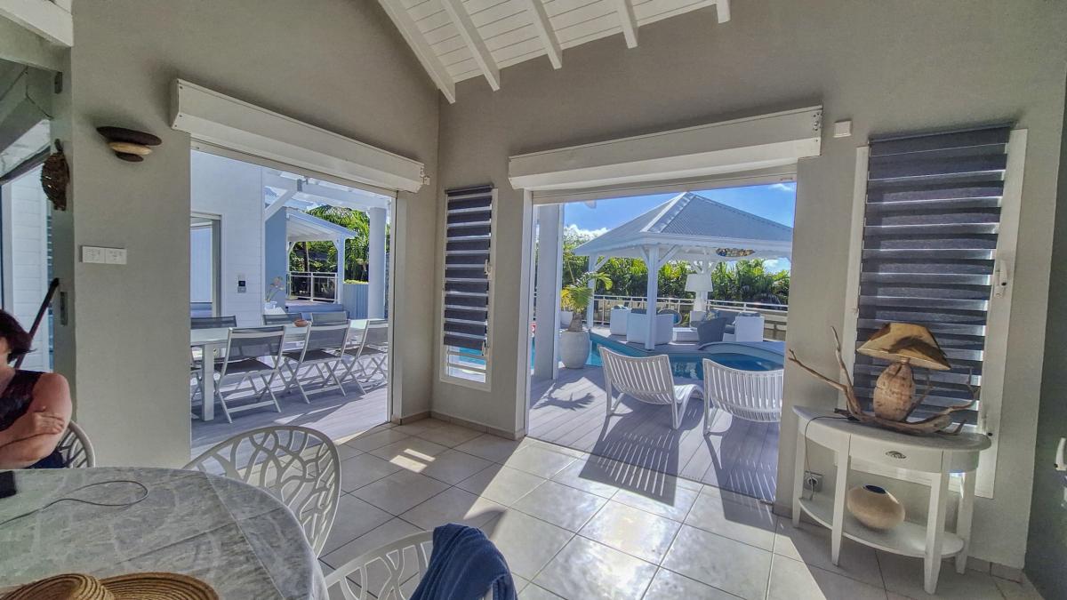 Location villa sainte anne guadeloupe 6 chambres 12 personnes avec piscine et vue mer