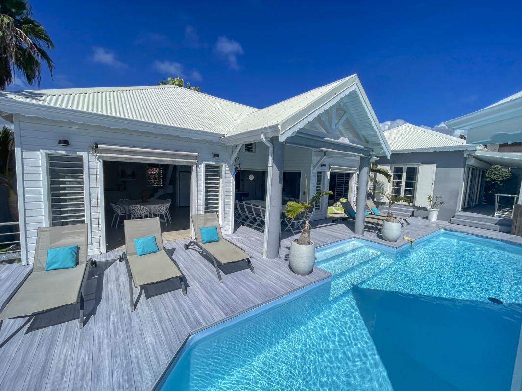 Location villa sainte anne guadeloupe 6 chambres 12 personnes avec piscine et vue mer