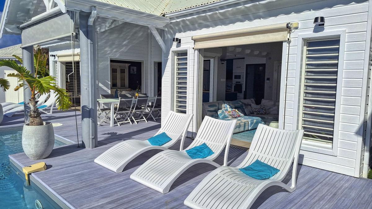 Location villa sainte anne guadeloupe 6 chambres 12 personnes avec piscine et vue mer