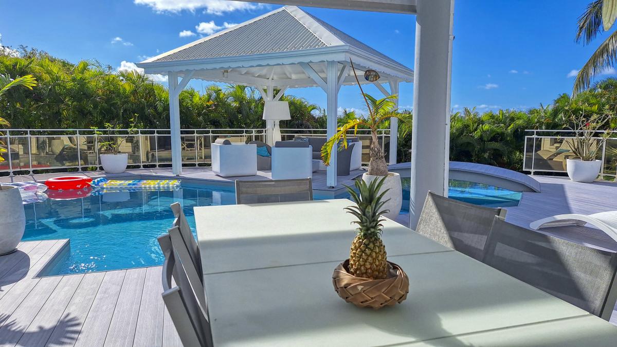 Location villa sainte anne guadeloupe 6 chambres 12 personnes avec piscine et vue mer