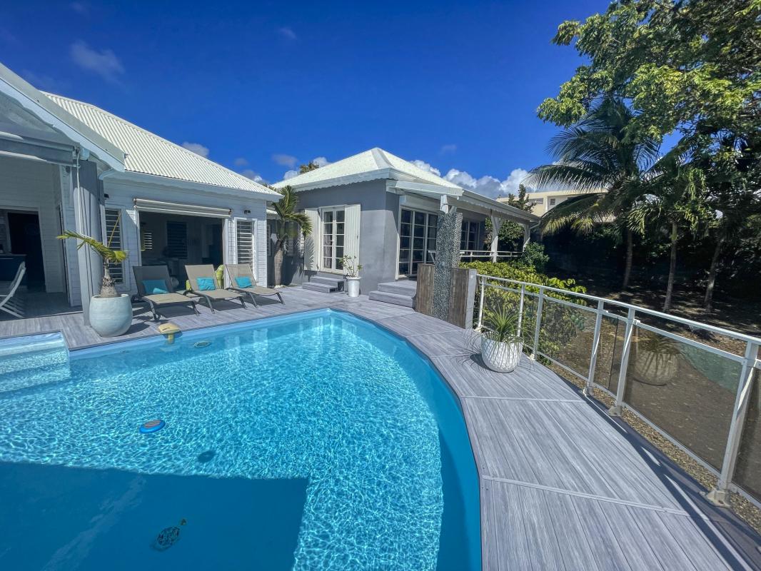 Location villa sainte anne guadeloupe 6 chambres 12 personnes avec piscine et vue mer