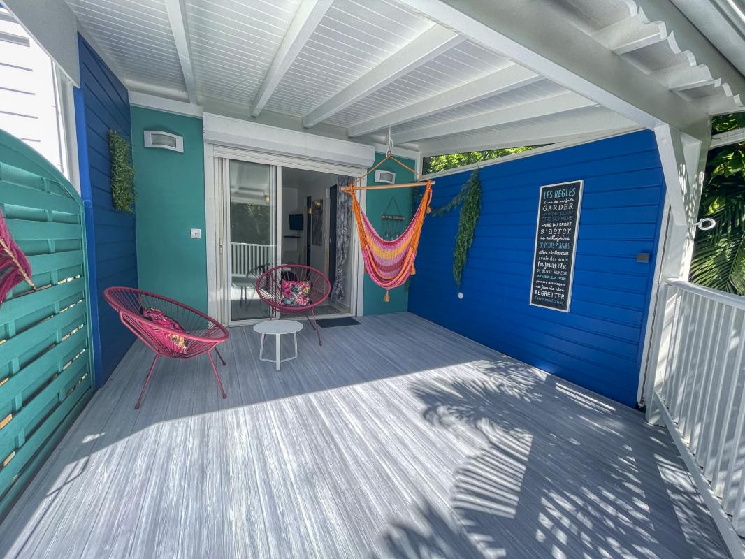 Rent a luxury villa with pool - terrace of studio