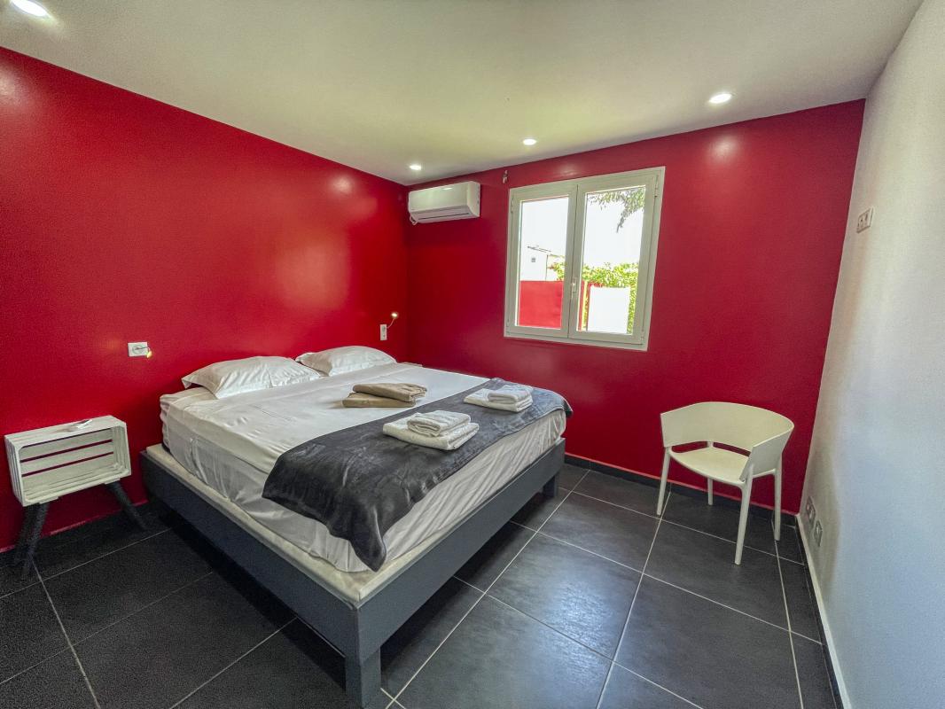 Location Villa Sainte Anne Guadeloupe__chambe rouge