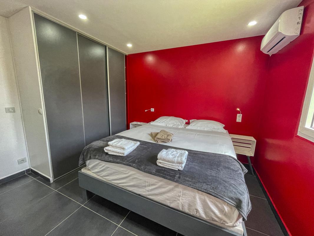 Location Villa Sainte Anne Guadeloupe__chambe rouge
