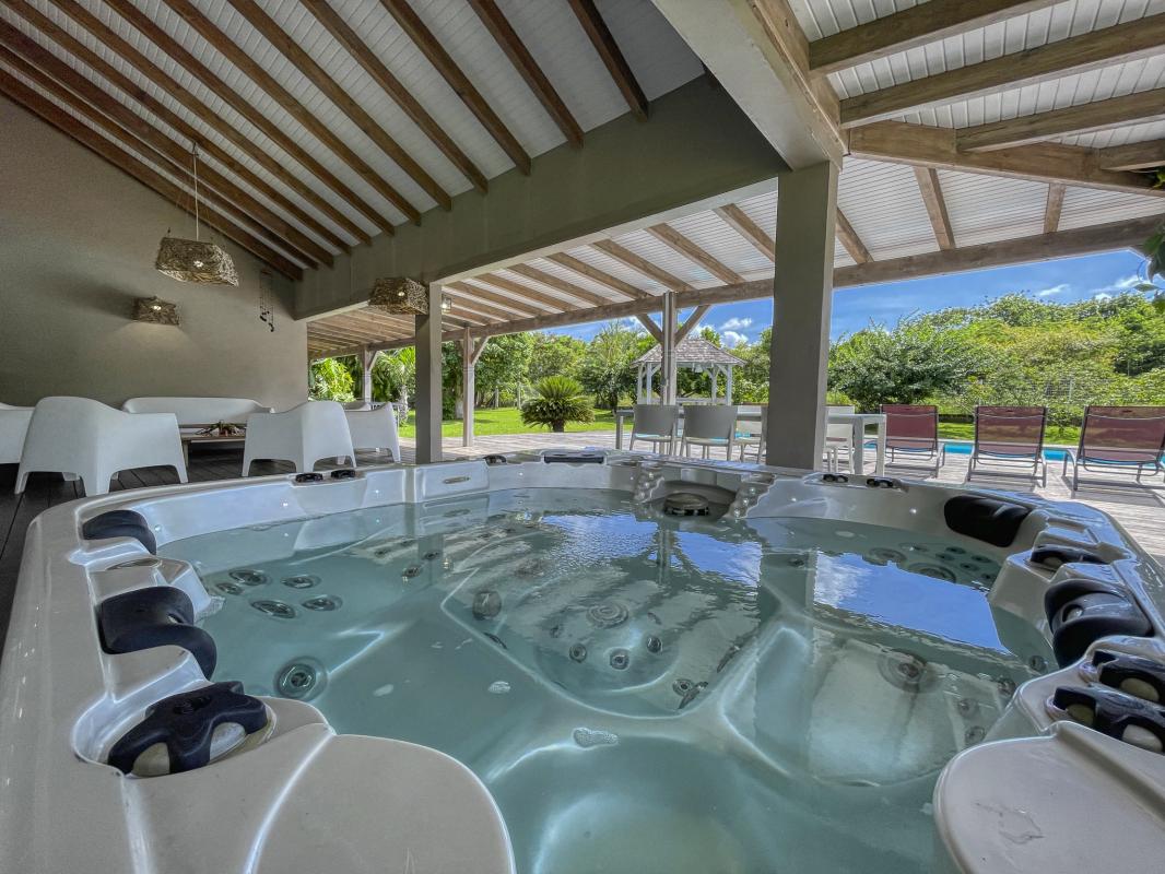 Location Villa Sainte Anne Guadeloupe__jacuzzi
