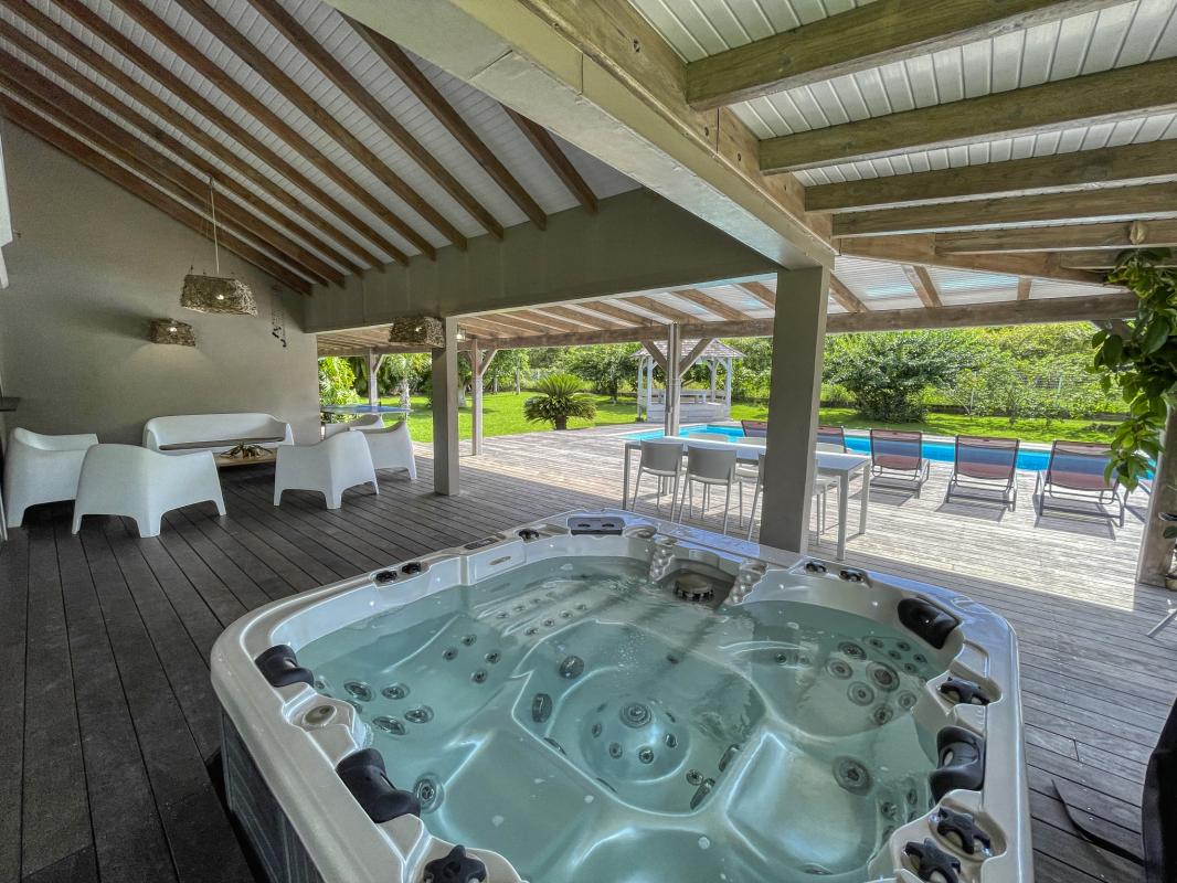 Location Villa Sainte Anne Guadeloupe__jacuzzi
