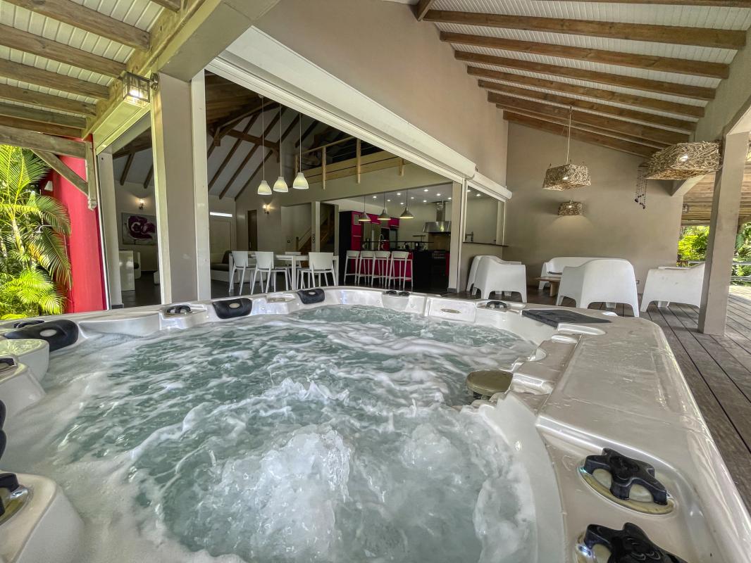 Location Villa Sainte Anne Guadeloupe__jacuzzi