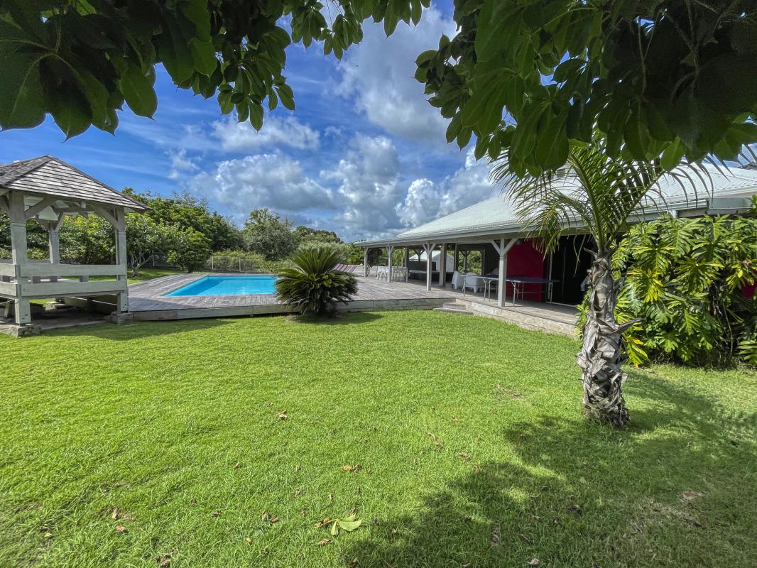 Location Villa Sainte Anne Guadeloupe__jardin devant suite
