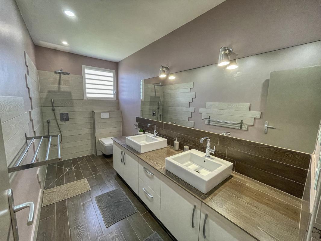 Location Villa Sainte Anne Guadeloupe__SDD mitoyenne