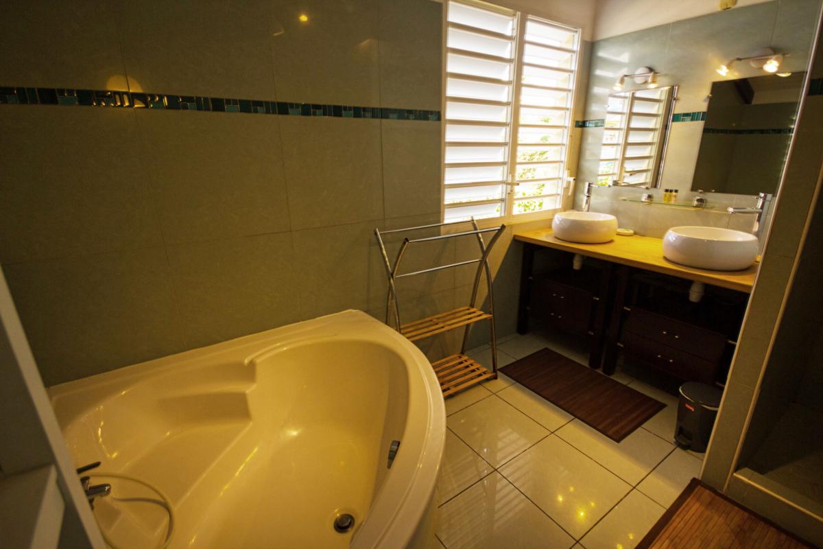 Location villa 4 chambres 10 personnes Guadeloupe sainte anne avec piscine