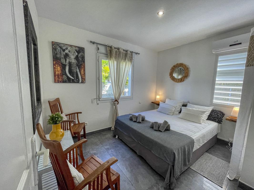 Villa à louer Sainte Anne Guadeloupe__chambre grise
