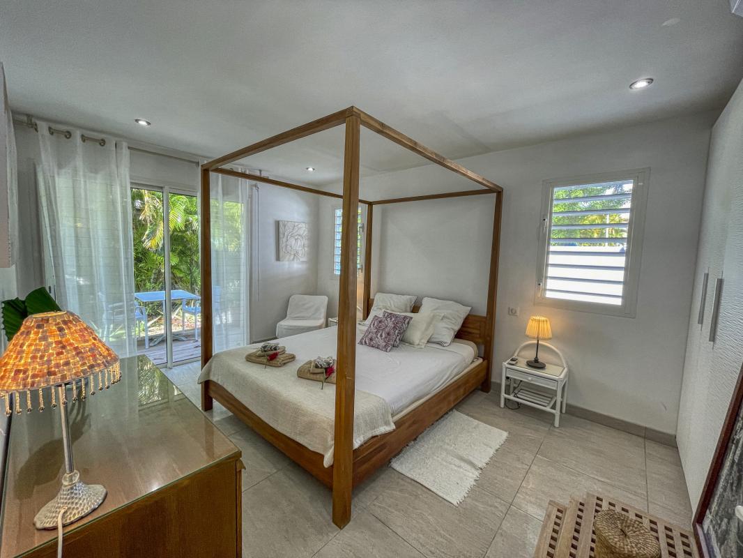 Villa à louer Sainte Anne Guadeloupe__chambre marron