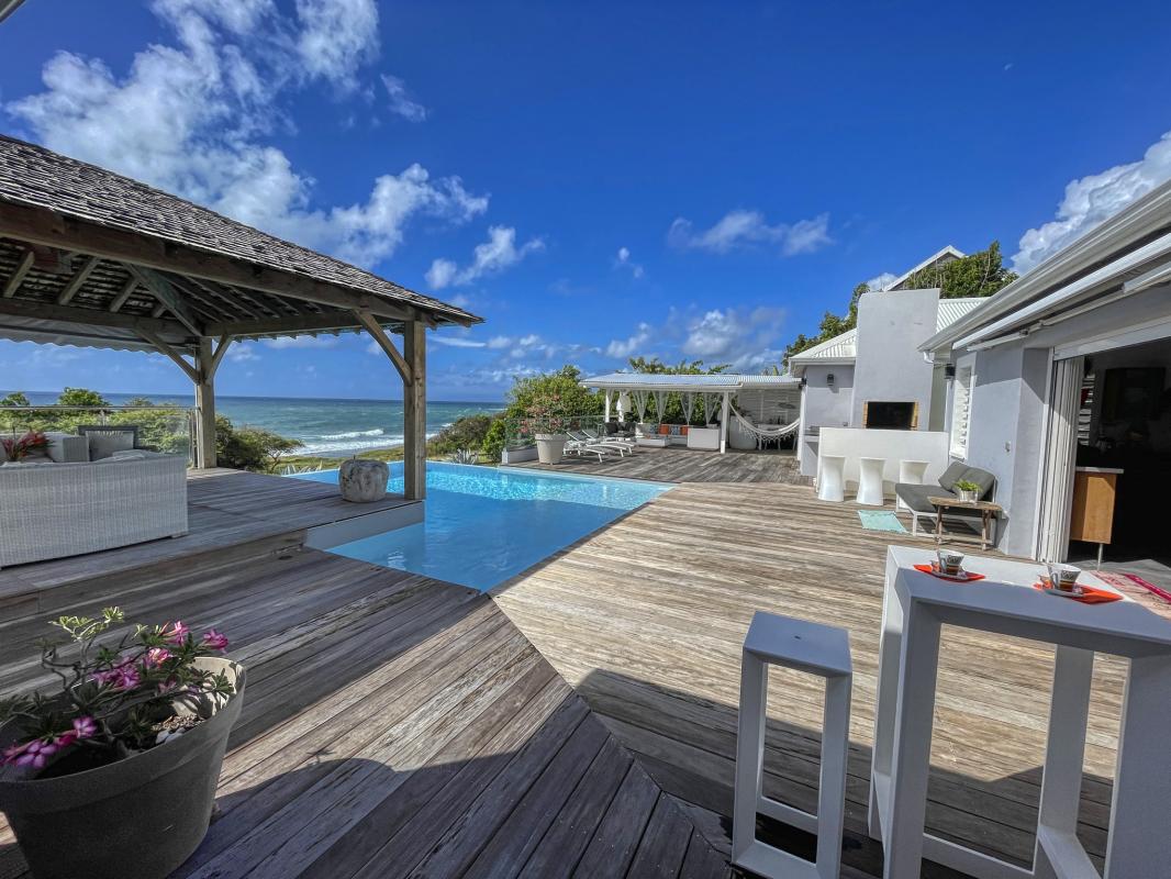 Villa à louer Sainte Anne Guadeloupe__table ext