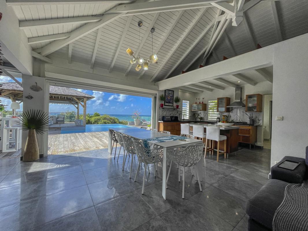 Villa à louer Sainte Anne Guadeloupe__table