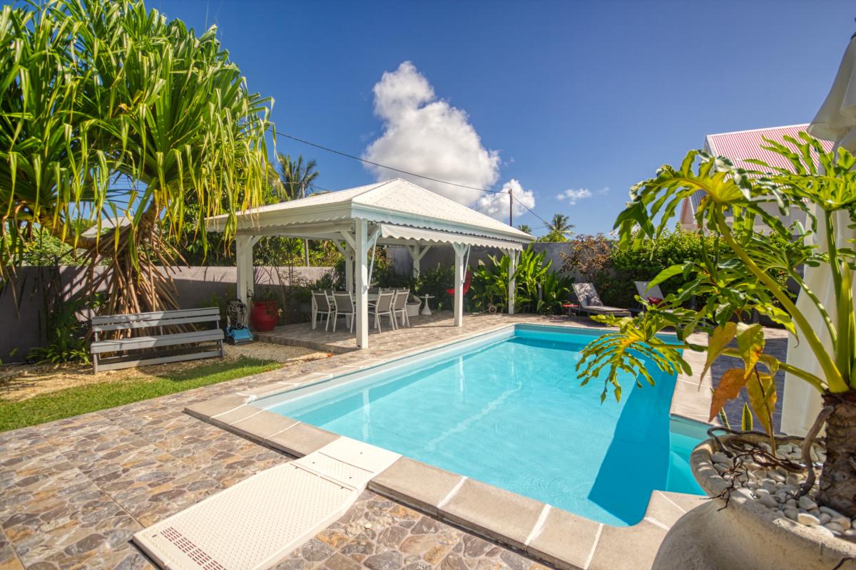 Location villa Guadeloupe Sainte Anne 3 chambres 6 personnes avec piscine proche plage