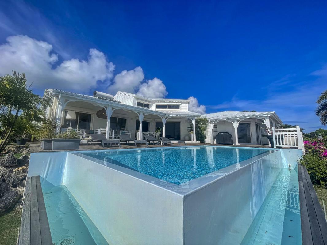 43.Location villa piscine vue mer Ste Anne Guadeloupe_Ensemble